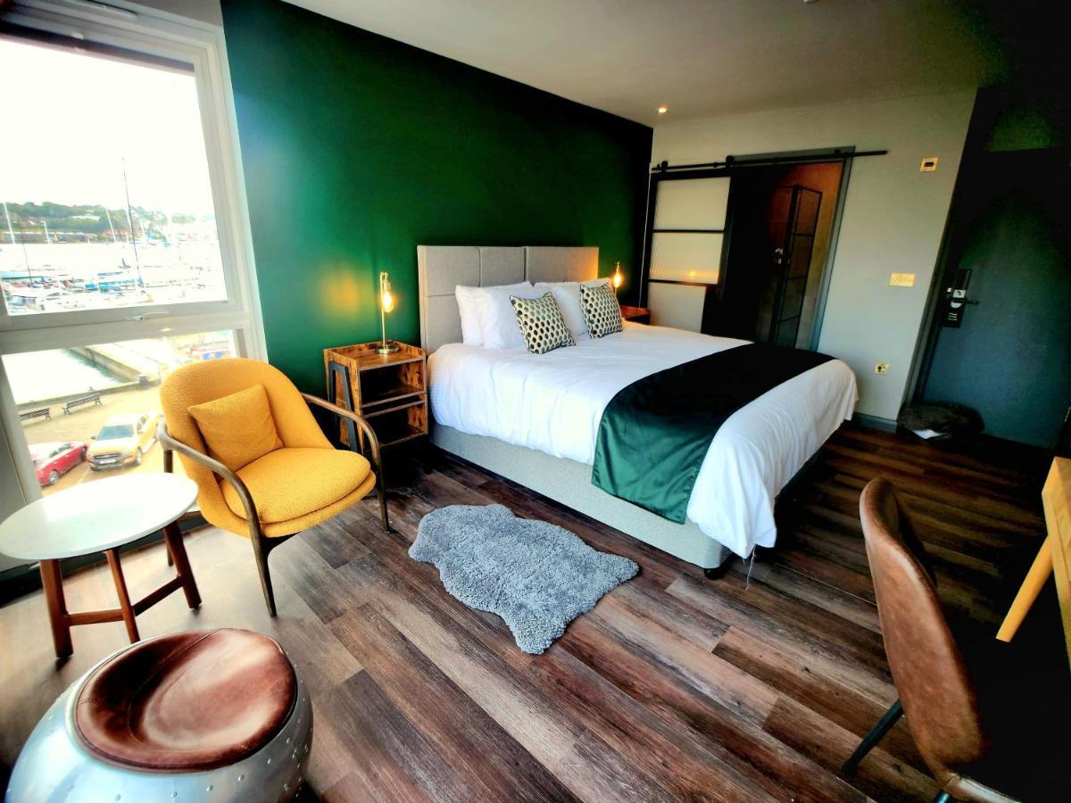 Pinnacle Suites Hotel Cowes  Extérieur photo