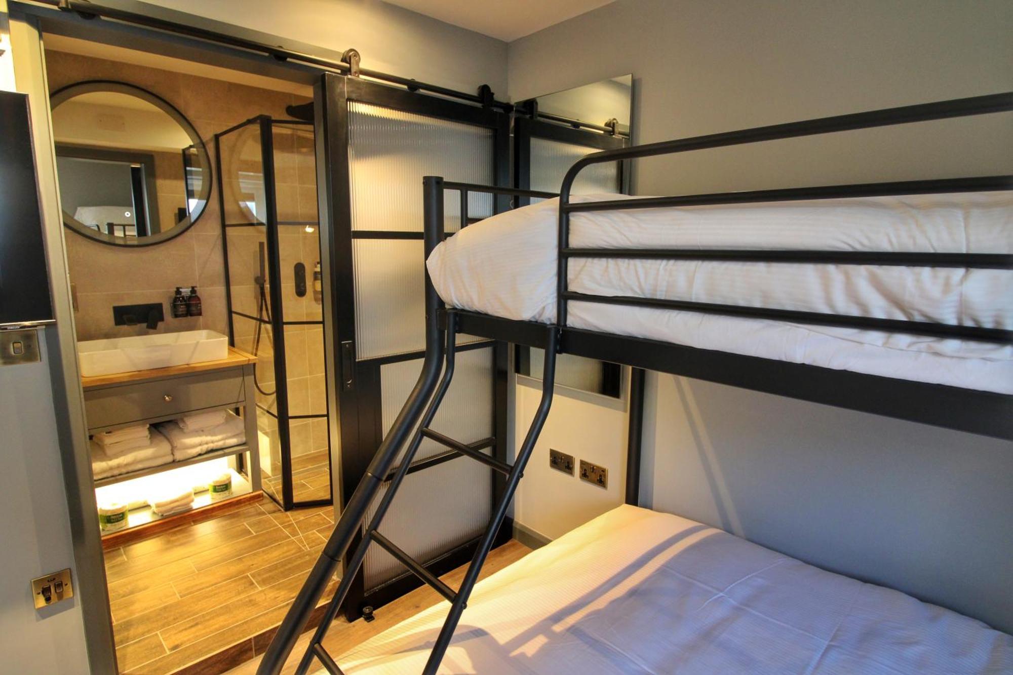 Pinnacle Suites Hotel Cowes  Extérieur photo
