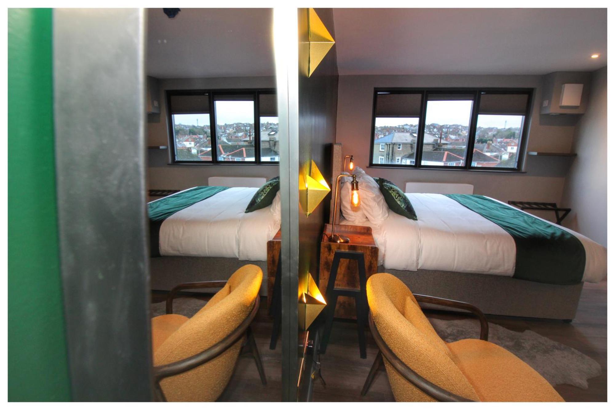 Pinnacle Suites Hotel Cowes  Extérieur photo