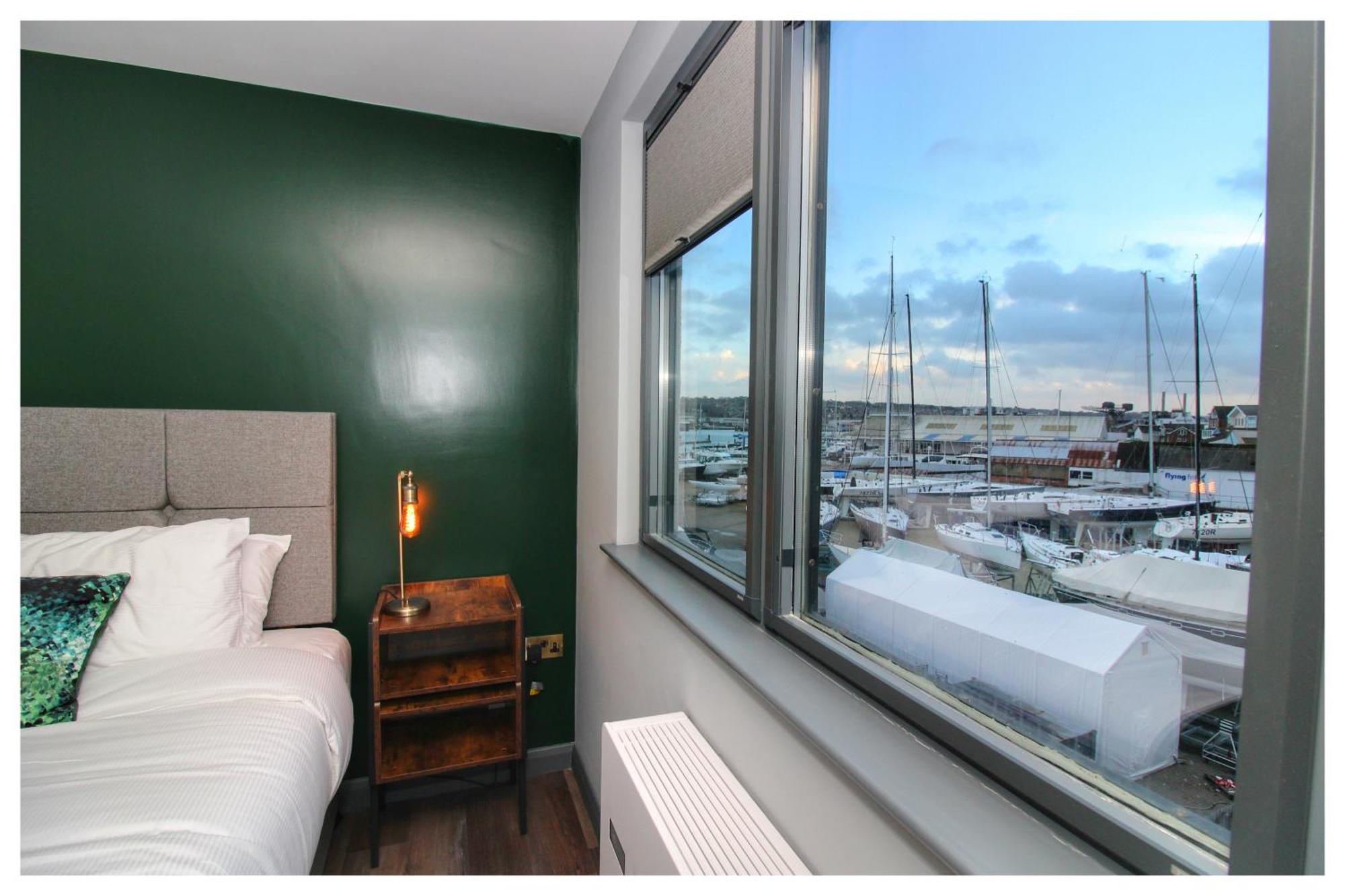 Pinnacle Suites Hotel Cowes  Extérieur photo