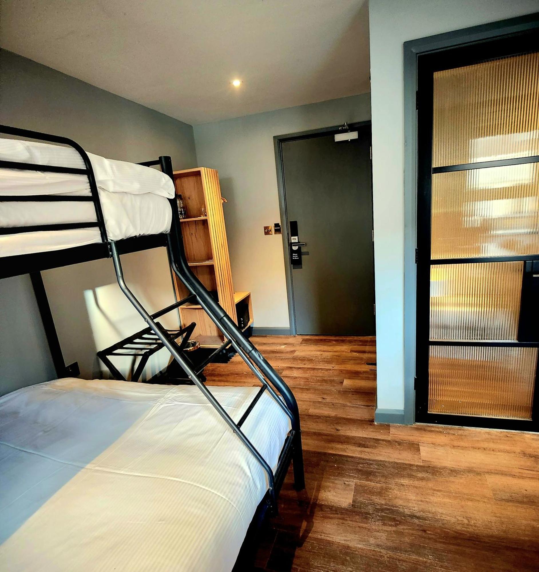 Pinnacle Suites Hotel Cowes  Extérieur photo